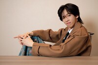 上司っぽく振る舞う船津稜雅（超特急）。