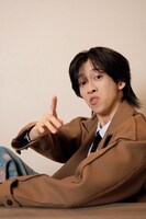 船津稜雅（超特急）。「クビだよ、クビ！」と言っている。