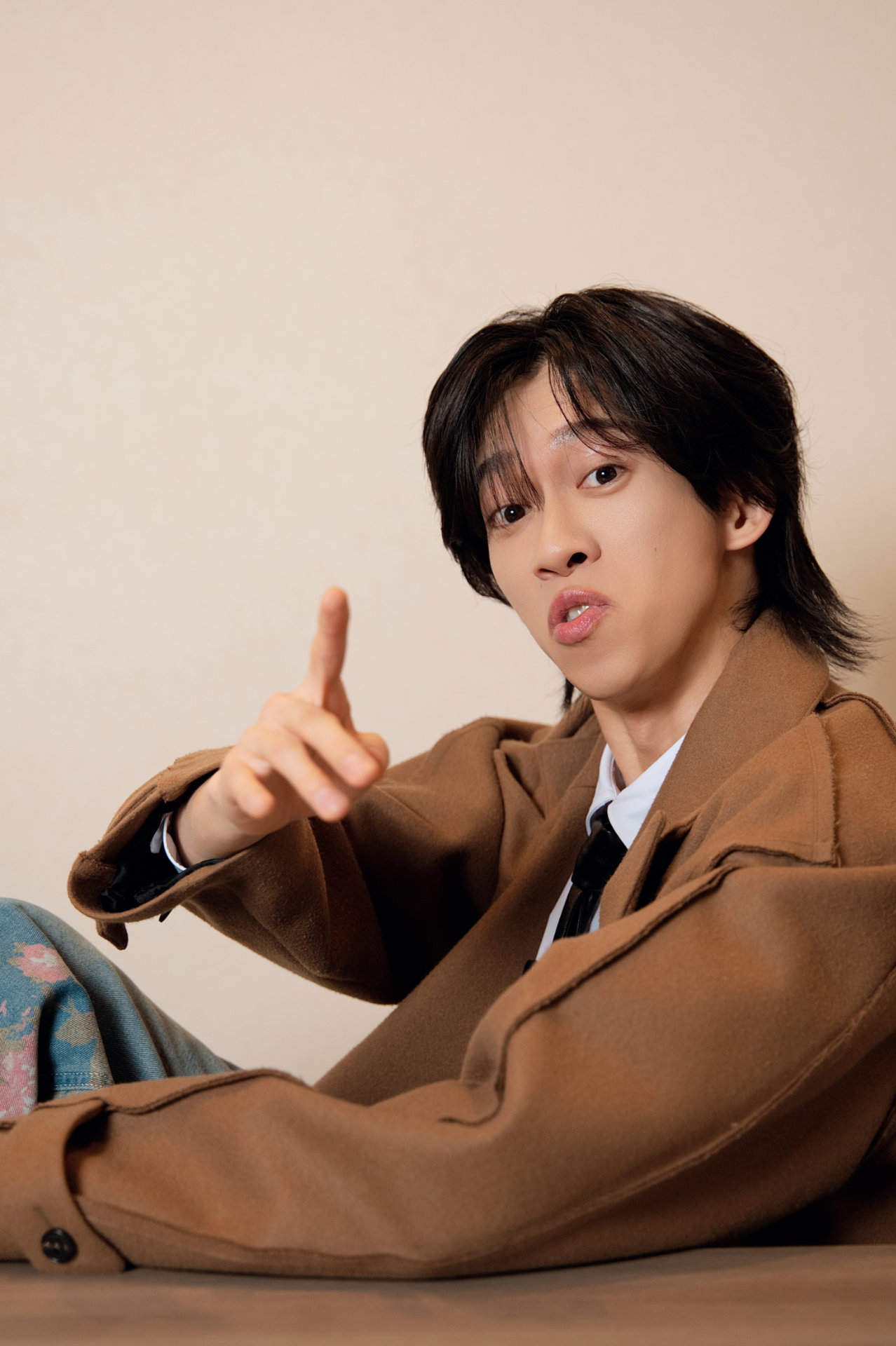 船津稜雅（超特急）。「クビだよ、クビ！」と言っている。