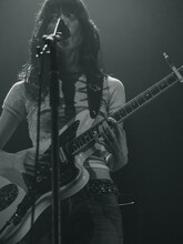 塩塚モエカ（Vo, G / 羊文学）