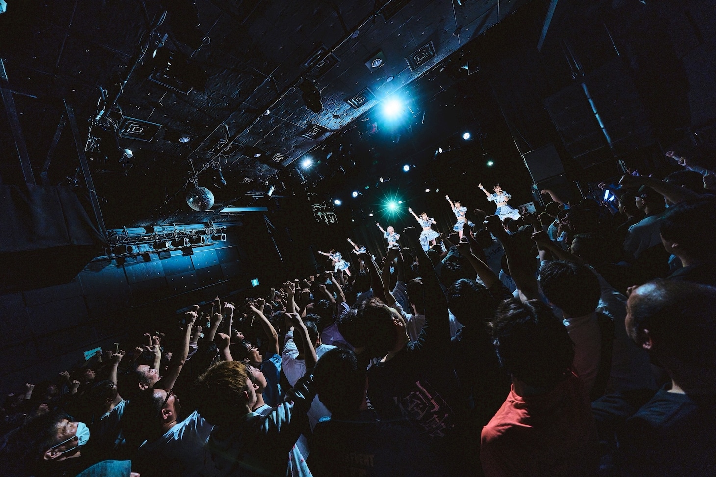 「Tohkei 新体制お披露目 単独公演『花明』」の様子。（撮影：明井巧）