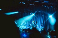 「Tohkei 新体制お披露目 単独公演『花明』」の様子。（撮影：明井巧）