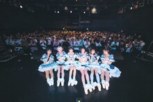 Tohkei。左から白瀬はる、八神ミク、夏希茉恋、日下部美愛、松田えな、花沢りみ。