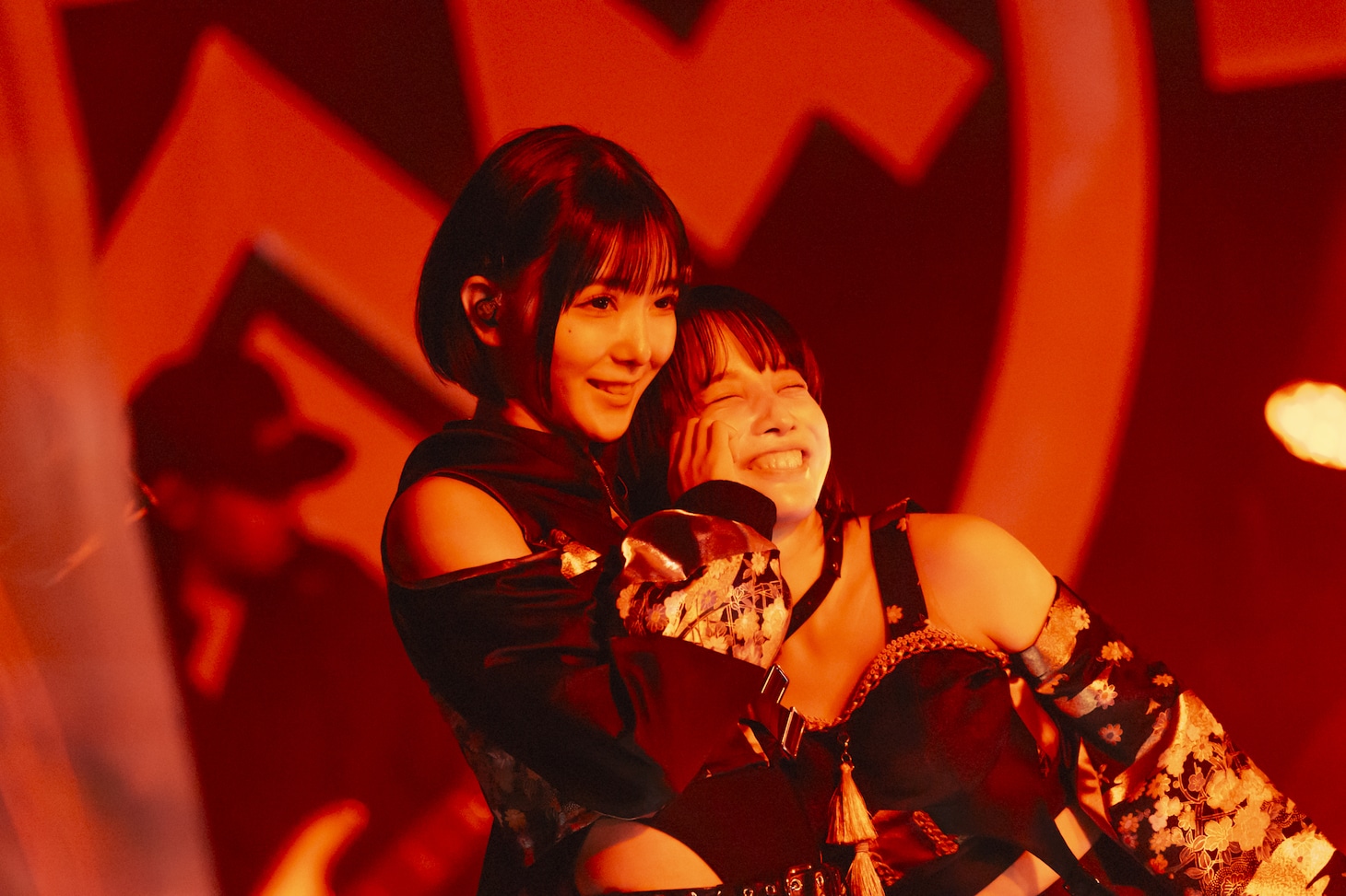 左からがるむ、はのんまゆ。（撮影：小林弘輔）