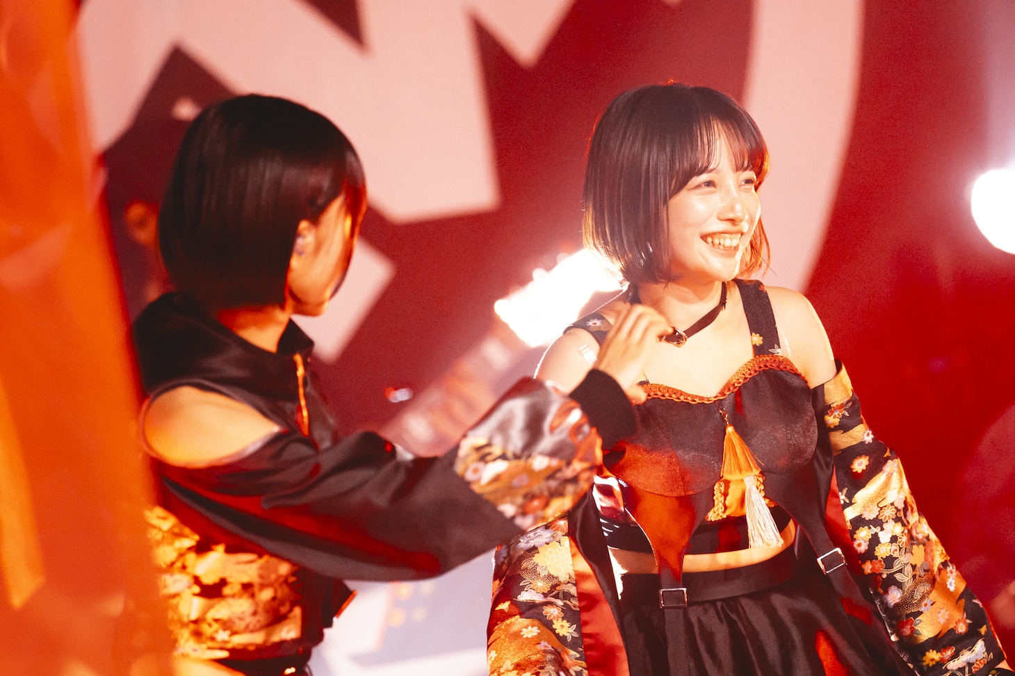 はのんまゆ（右）にハートキャンセルされるがるむ（左）。（撮影：小林弘輔）