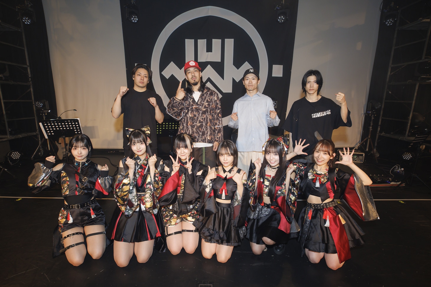 INUWASIとバンドメンバー。（撮影：小林弘輔）