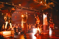 「INUWASI BAND SET RELEASE PARTY〝 狗春一閃 〟」の様子。（撮影：小林弘輔）