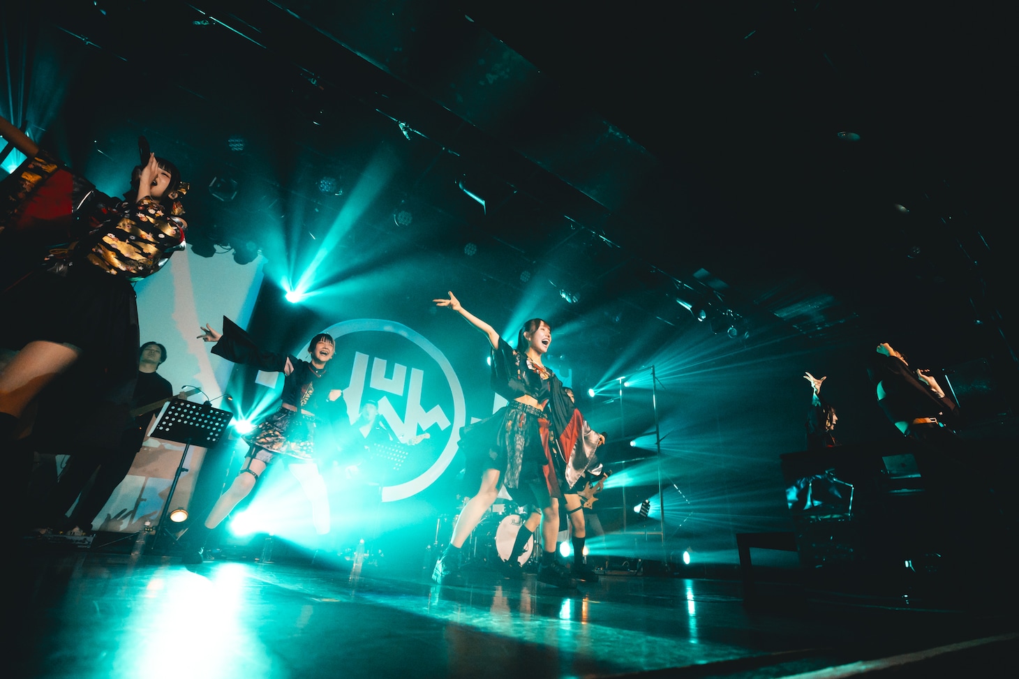 「INUWASI BAND SET RELEASE PARTY〝 狗春一閃 〟」の様子。（撮影：小林弘輔）