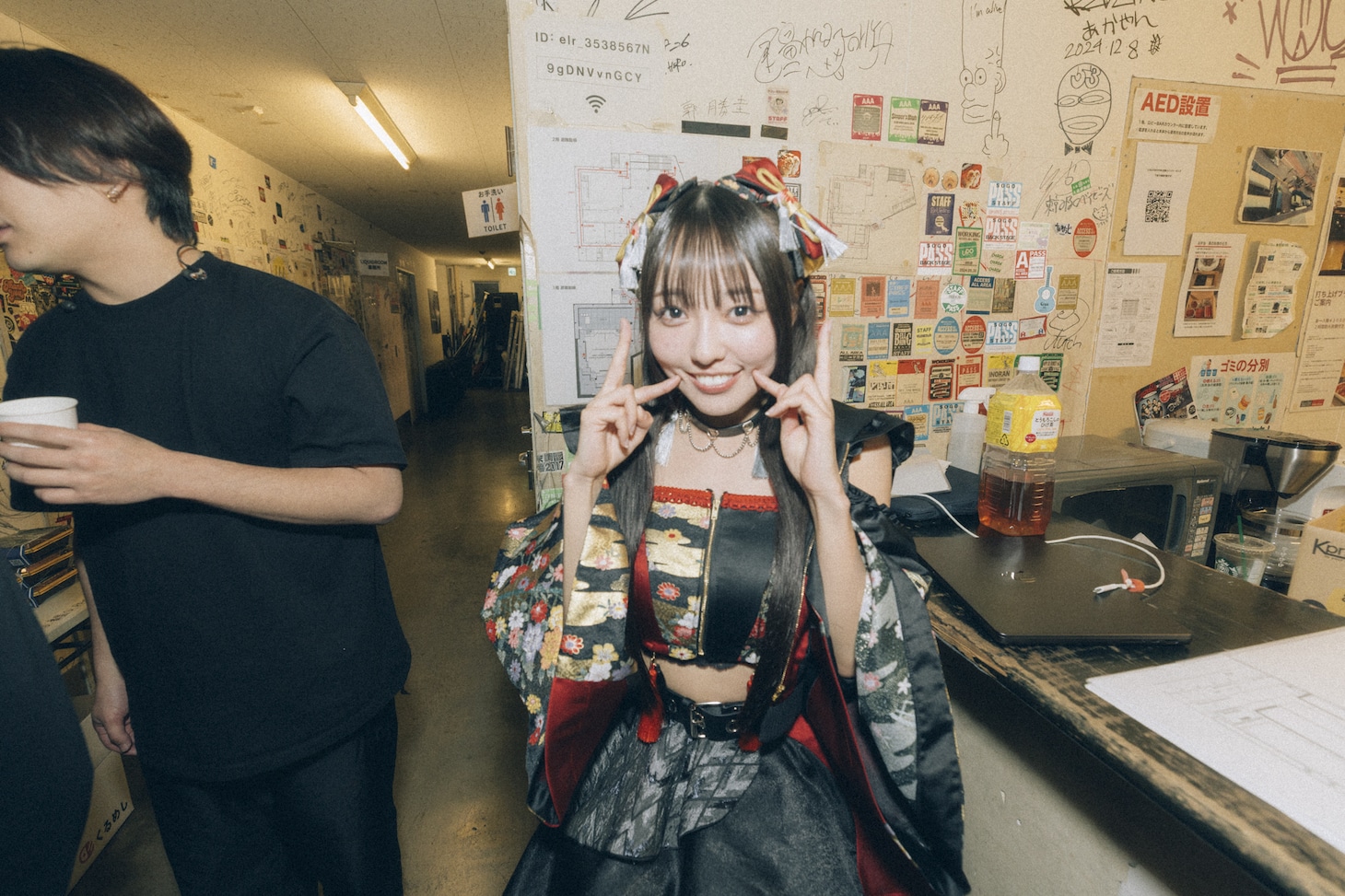 開演前のすずめ。（撮影：小林弘輔）