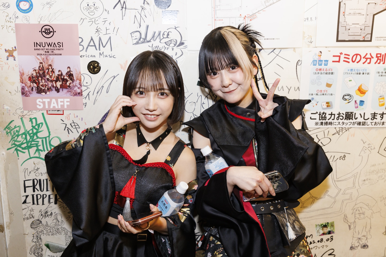 開演前のはのんまゆとカリヲリ。（撮影：小林弘輔）