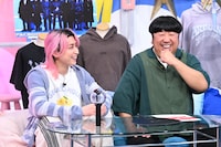 BTSについて語らう佐久間大介（Snow Man）と日村勇紀（バナナマン）。「サクサクヒムヒム ☆推しの降る夜☆」より。