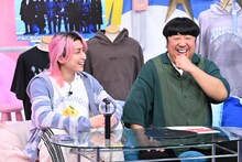 BTSについて語らう佐久間大介（Snow Man）と日村勇紀（バナナマン）。「サクサクヒムヒム ☆推しの降る夜☆」より。