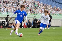 柿谷曜一朗と中島颯太（FANTASTICS）。