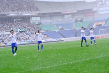 EXILE「VICTORY」を歌う砂田将宏（BALLISTIK BOYZ）、RIKU（THE RAMPAGE）、八木勇征（FANTASTICS）、中島颯太（FANTASTICS）。