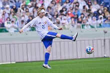 アーティスト選抜が日本代表レジェンズと夢のサッカー大会！埼スタでの大熱戦に本田圭佑「正直ナメてました」