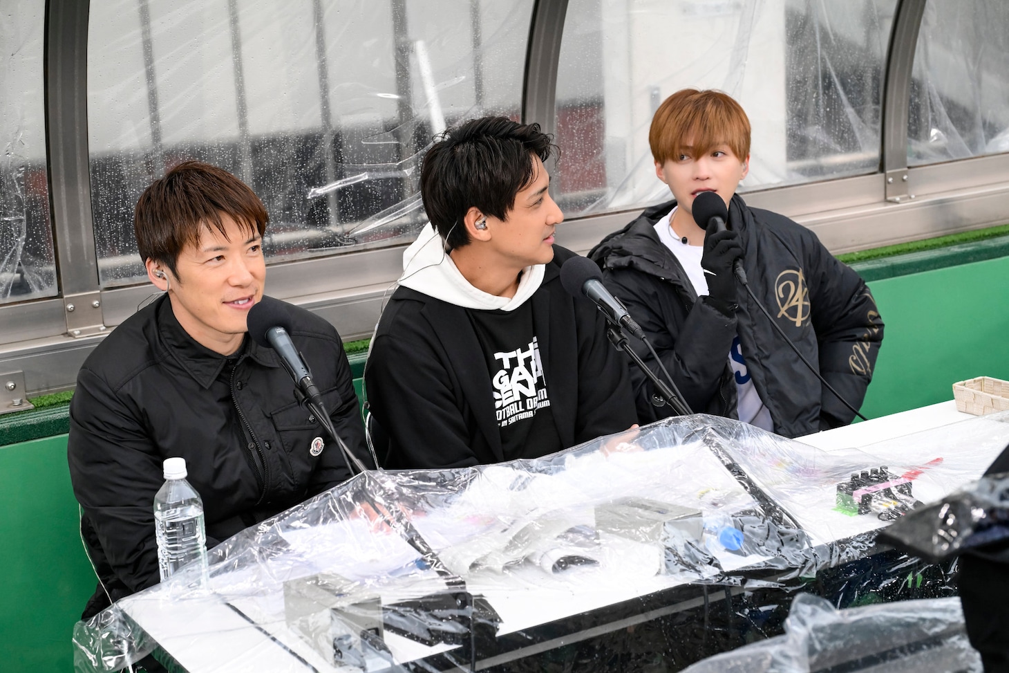 解説席の様子。