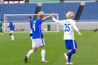 本田圭佑と浦野秀太（OWV）。