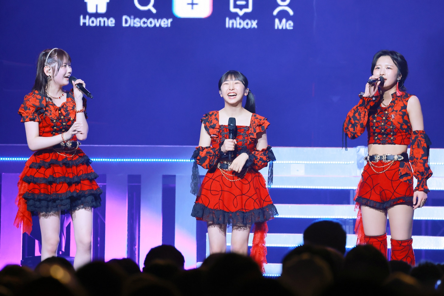 左から岡村ほまれ、杉原明紗、弓桁朱琴。