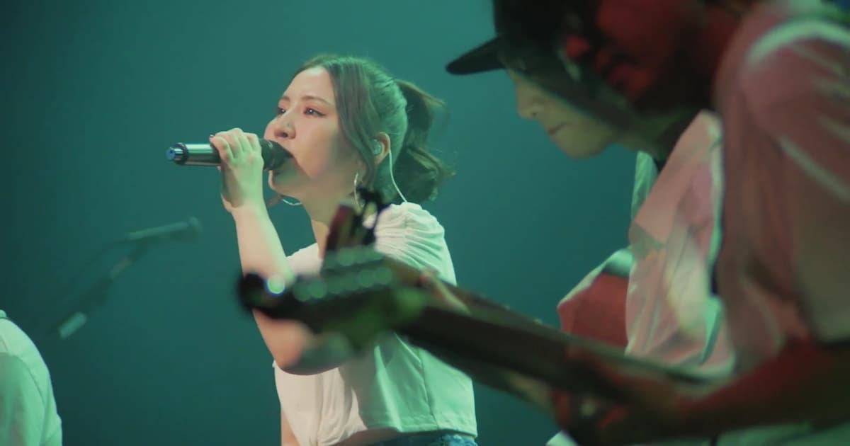 阿部真央、アニメ「透明男と人間女」オープニング主題歌「Ding-dong」ライブ映像公開（動画あり） - 音楽ナタリー