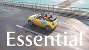 花王「Essential」の新テレビCM「さらツヤすぎる！Essential！（LOVEマシーン）」編より。
