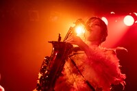 佳子（Sax / CiON）（Photo by MAYUMI）