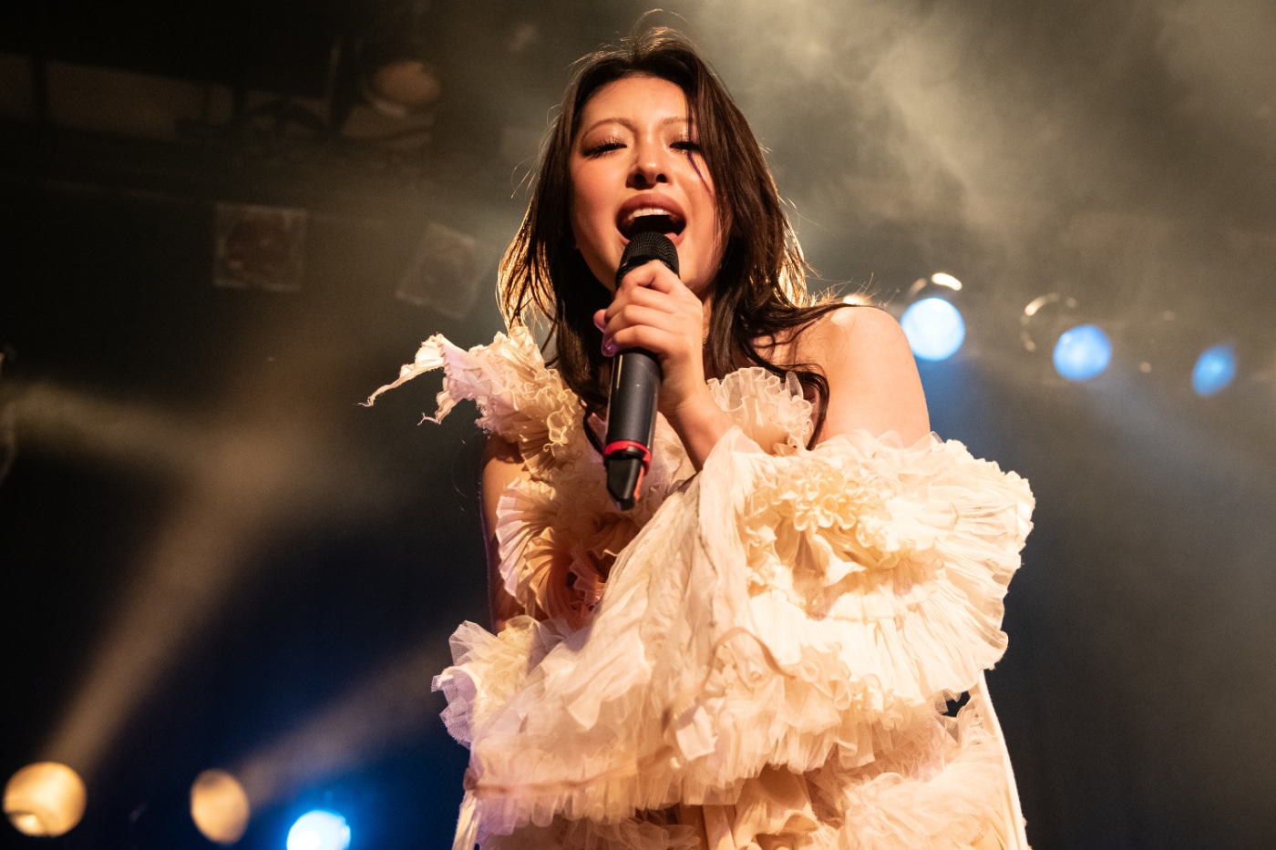 愛佳（Vo / CiON）（Photo by MAYUMI）