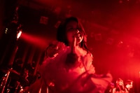 愛佳（Vo / CiON）（Photo by MAYUMI）