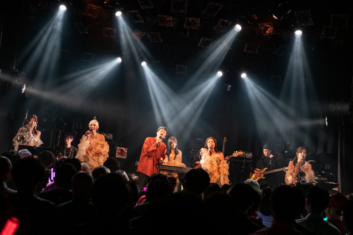 CiONと奇妙礼太郎によるコラボパフォーマンスの様子。（Photo by MAYUMI）