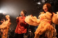 CiONと奇妙礼太郎によるコラボパフォーマンスの様子。（Photo by MAYUMI）