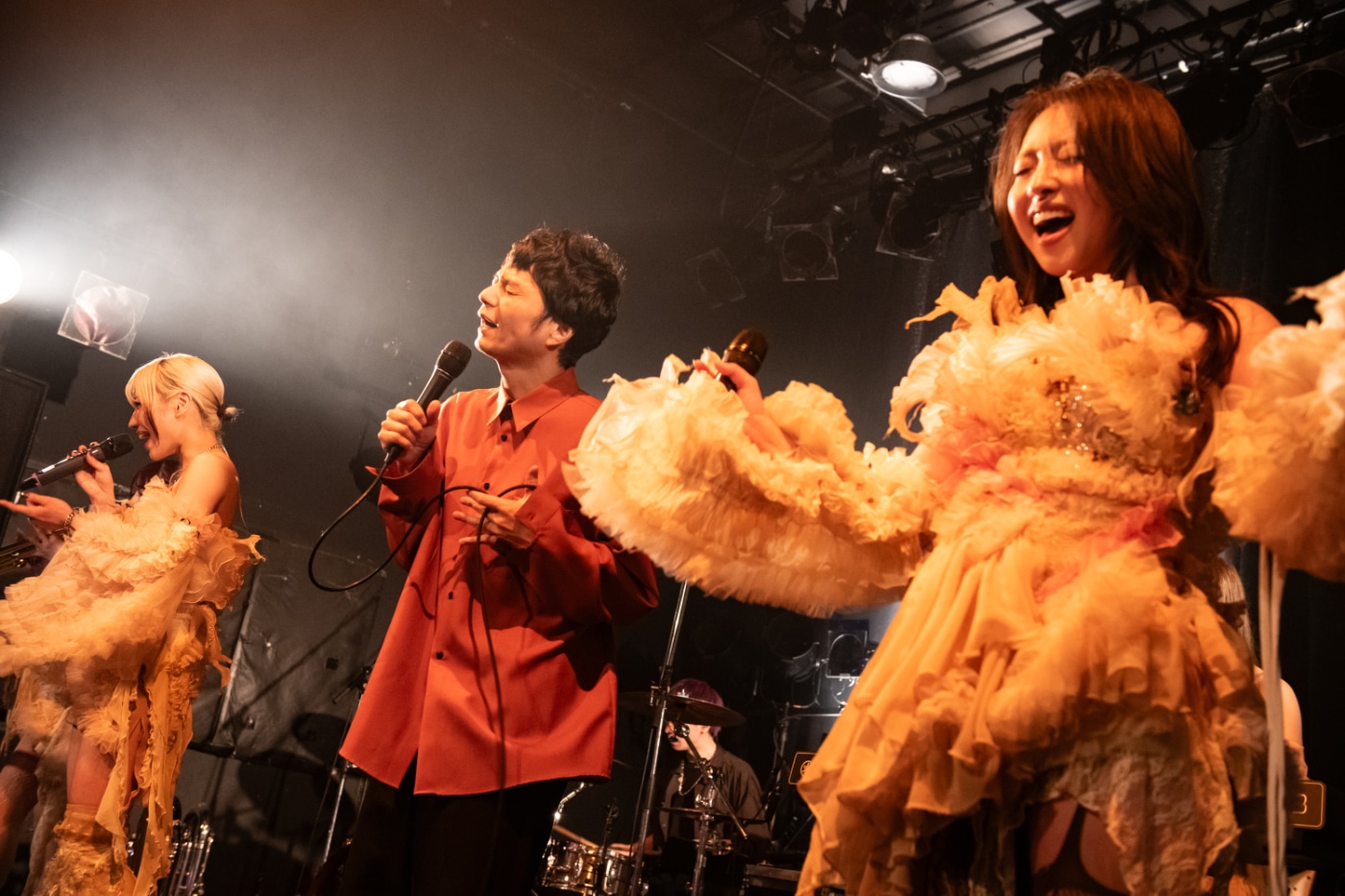 CiONと奇妙礼太郎によるコラボパフォーマンスの様子。（Photo by MAYUMI）