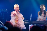 栞音（Vo / CiON）（Photo by MAYUMI）