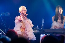 栞音（Vo / CiON）（Photo by MAYUMI）