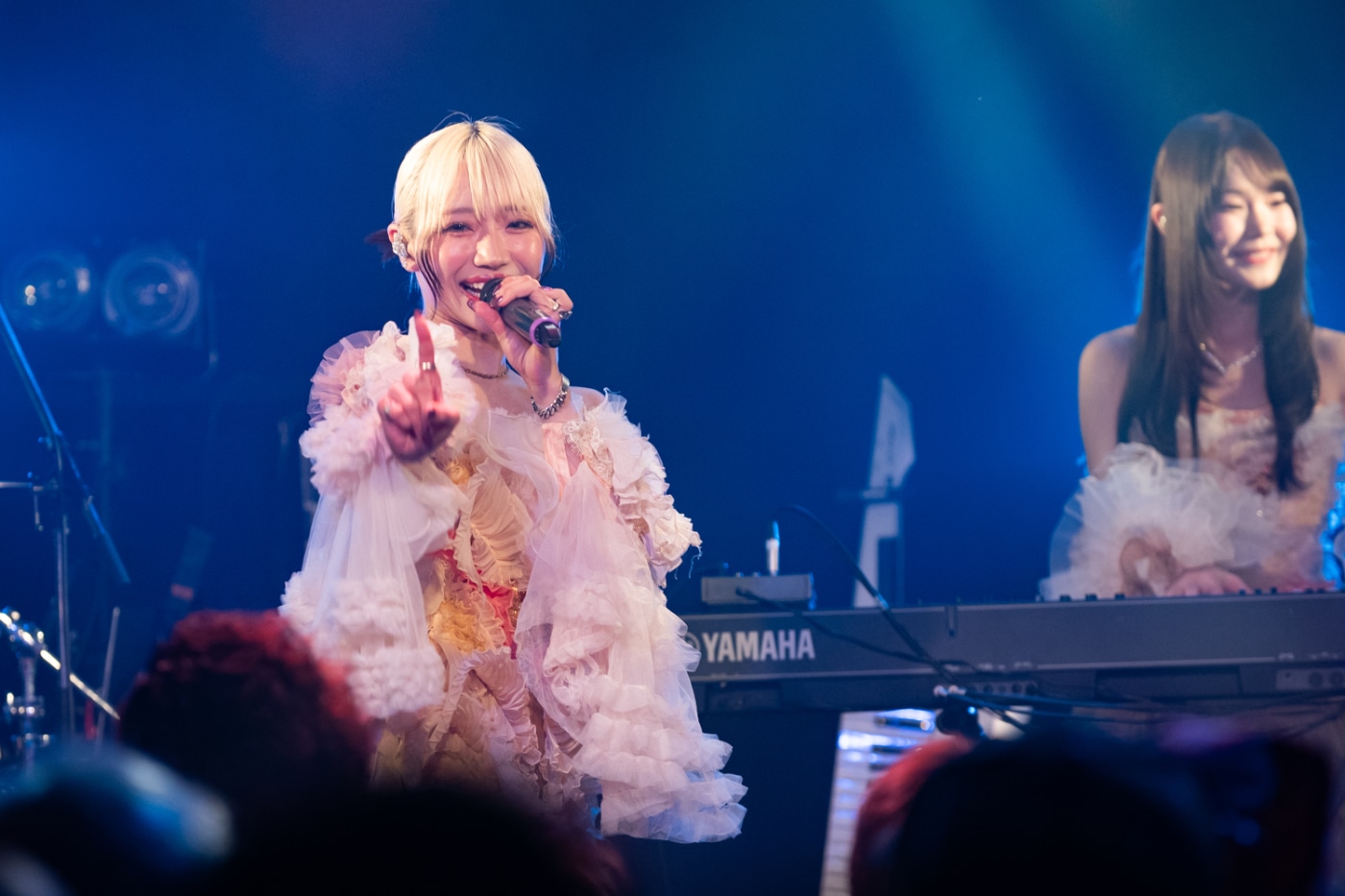 栞音（Vo / CiON）（Photo by MAYUMI）