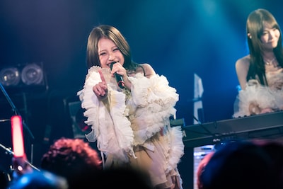 愛佳（Vo / CiON）（Photo by MAYUMI）