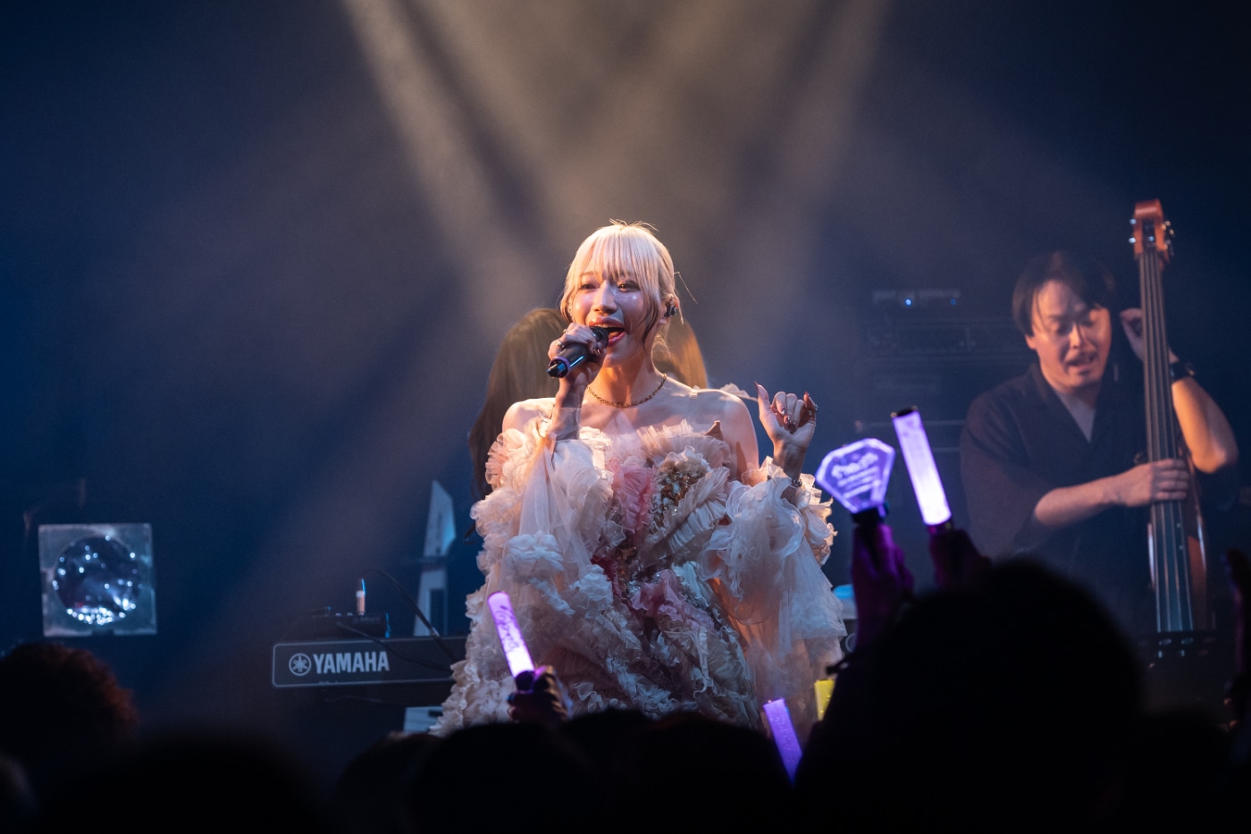 栞音（Vo / CiON）（Photo by MAYUMI）