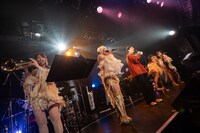 CiONと奇妙礼太郎によるコラボパフォーマンスの様子。（Photo by MAYUMI）