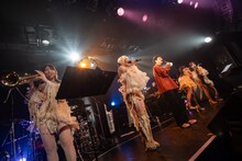 CiONと奇妙礼太郎によるコラボパフォーマンスの様子。（Photo by MAYUMI）