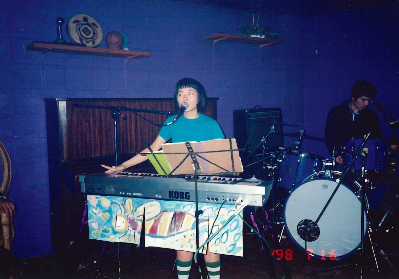 1998年に行われた南青山Ojasでのライブ。この頃から「ノレン」が飾られるようになった。