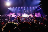 女王蜂「全国ホールツアー2026『PERSONAL DISTANCE』」初日公演の様子。（撮影：森好弘）