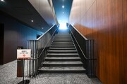 東京建物 ぴあ シアター2階席のフロアに続く階段。