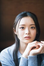 「週刊少年マガジン」20号巻末グラビアより浅井恋乃未（櫻坂46）。