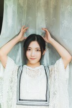 「週刊少年マガジン」20号巻中グラビアより谷口愛季（櫻坂46）。