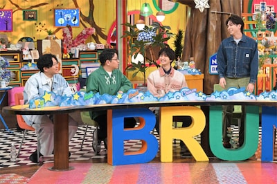 左から亜生（ミキ）、昴生（ミキ）、知念英和、塩﨑太智（M!LK）。ⒸTBS