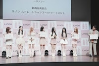 フリップトークを行うME:Iと池田直人（レインボー）。