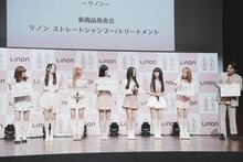 フリップトークを行うME:Iと池田直人（レインボー）。