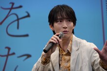 客席の反応を伺う和田雅成。