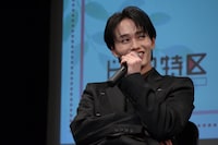 和田雅成を見る森次政裕（超特急）。