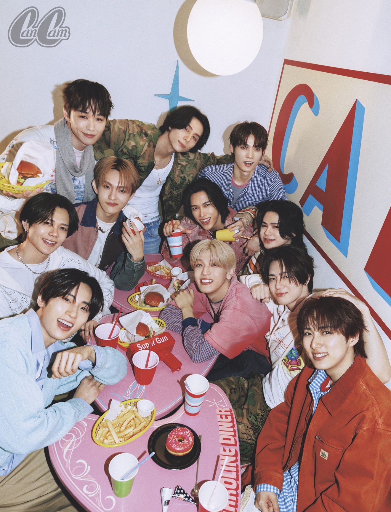 「CanCam」よりINIのカット。