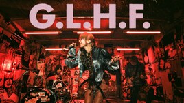 muqueが水流の中でパフォーマンス、本日発売アルバム「GLHF」収録曲MV公開