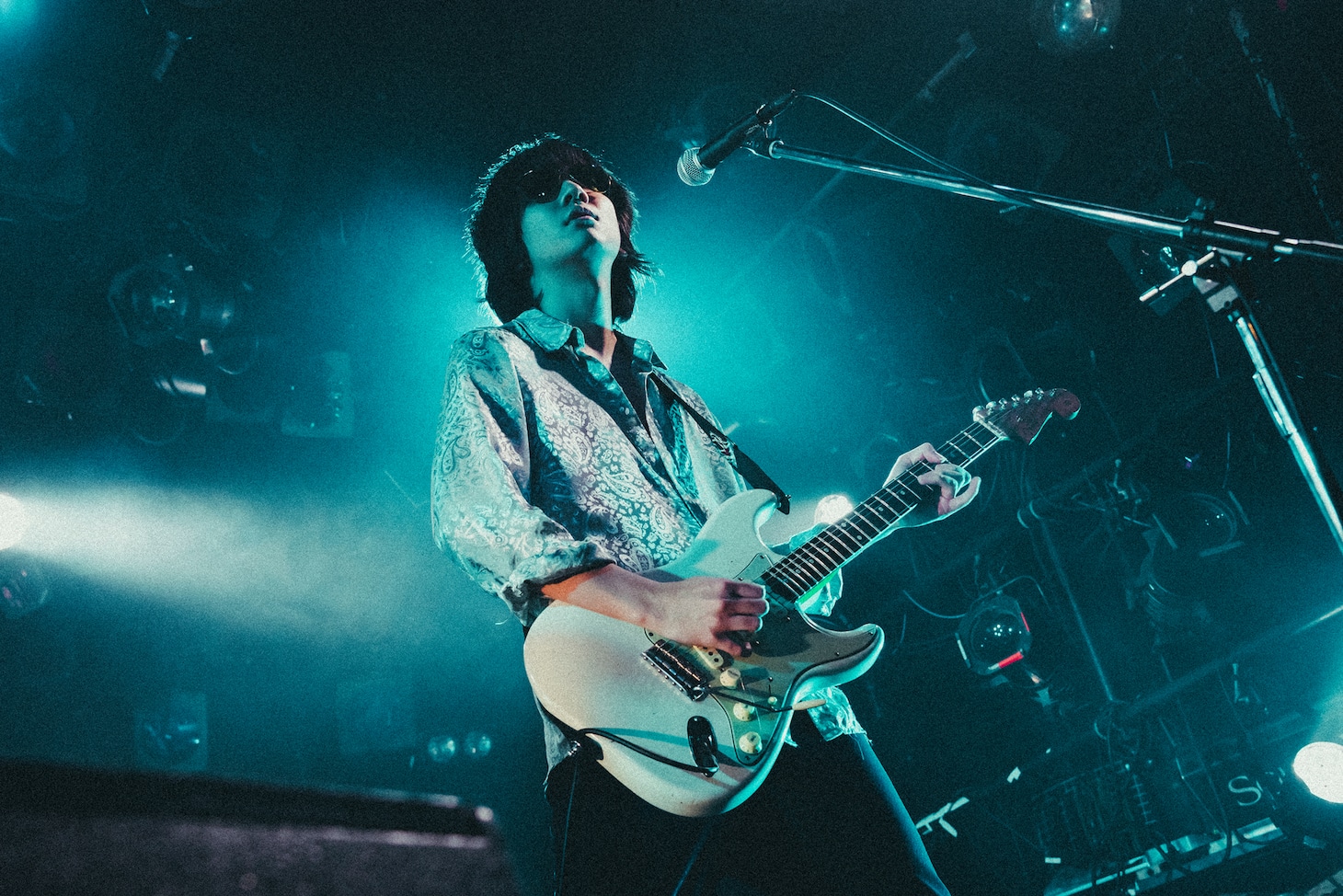 キョウスケ（サポートギター / ex. 爆弾ジョニー）（撮影：エドソウタ）